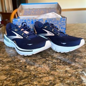 Brooks Adrenaline GTS 23
